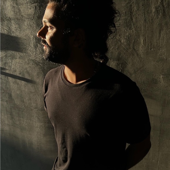 Meet your Posher, Jonathan - Picture 2 of 3